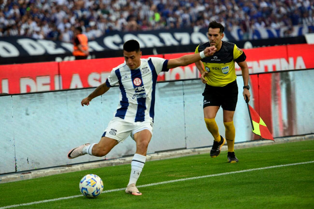 Talleres, ante Newell’s, va por el título en un Kempes repleto: empata 0 a 0. (Ramiro Pereyra / La Voz)