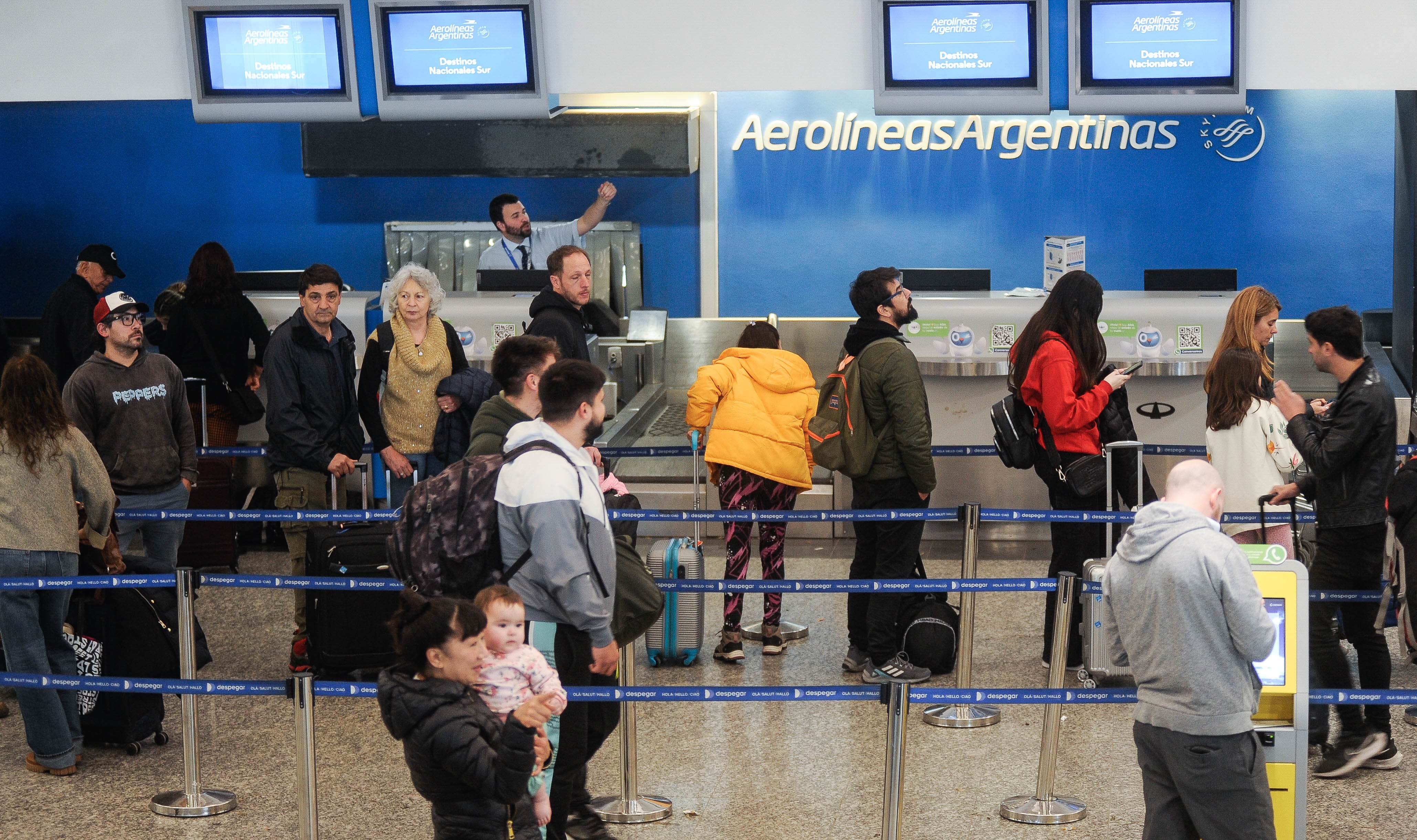 Por otro lado, al paro de Aerolíneas se le ha sumado una protesta de Intercargo, la compañía encargada de brindar servicios de rampa. 
Foto: Federico López 