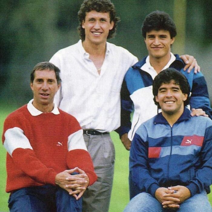 
    Campeones. Valdano, Borghi, Bilardo y Maradona, / Gentileza.
   