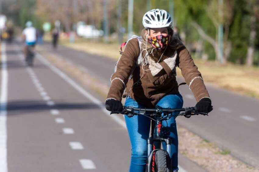 
Comodidad. Para hacer ejercicio, realizar trámites o para ir al trabajo, el uso de la bici se extiende | Ignacio Blanco / Los Andes
   