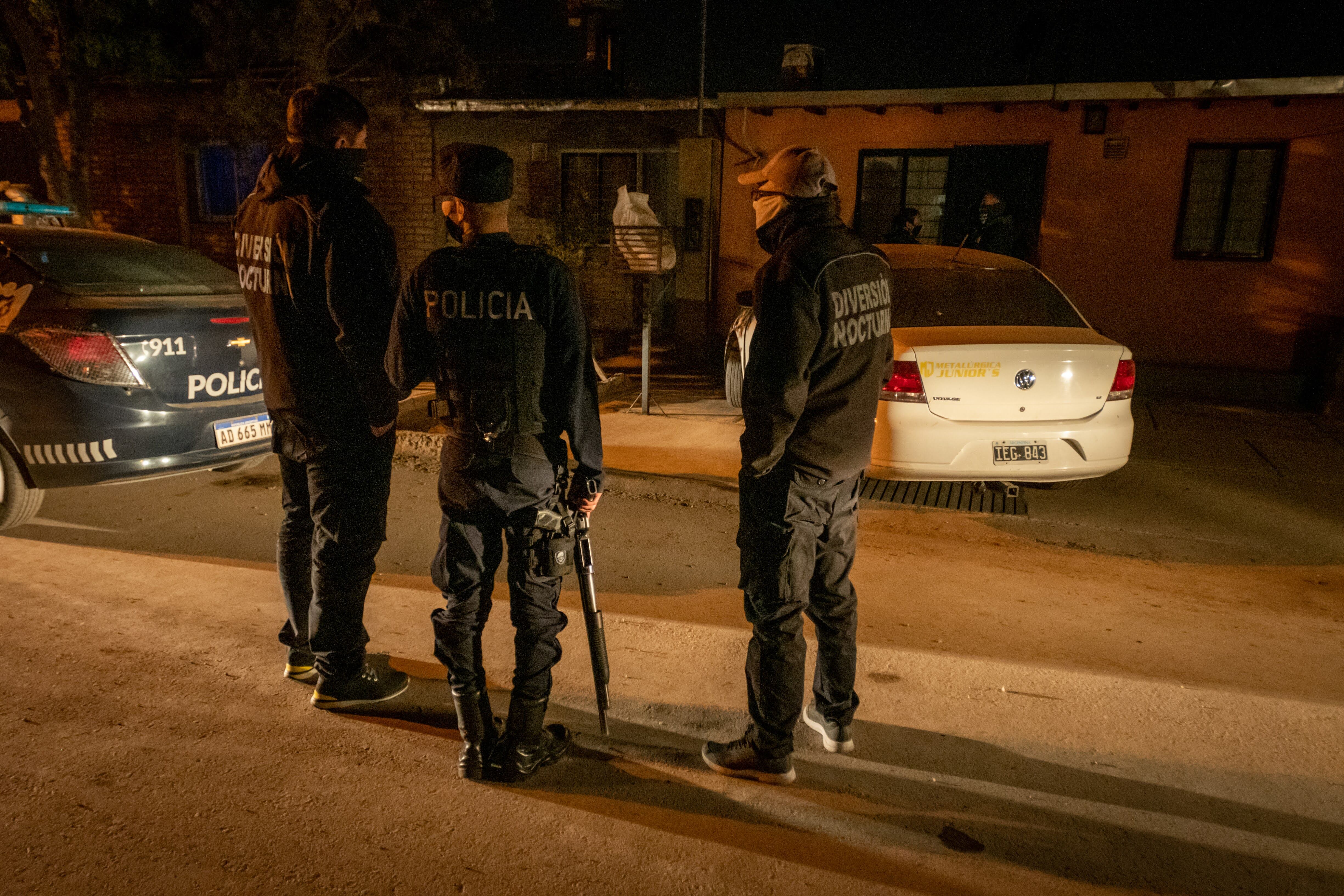 Septiembre. Recorrida nocturna junto a la policía de Mendoza y Subdirección de Control de Eventos y Locales de Esparcimiento por reuniones familiares, fiestas clandestinas y locales que no respeten los protocolos de la cuarentena.