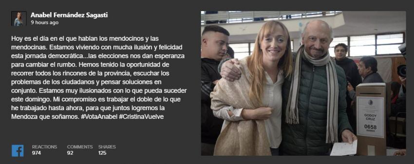 
    Familiera. Anabel junto con su padre al momento de votar. Antes había publicado una foto con su mamá
   