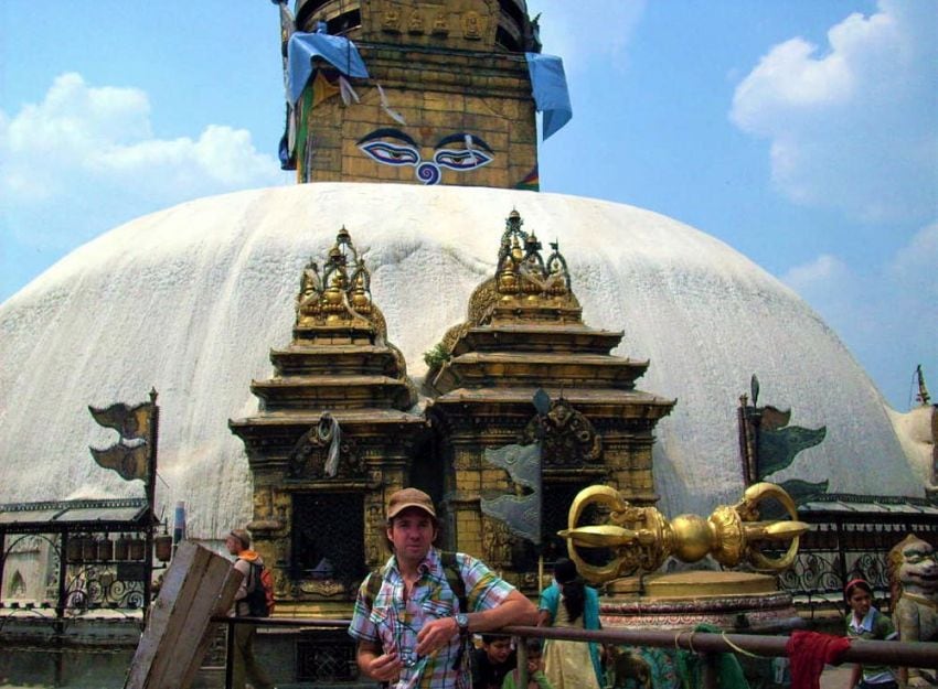 
    Los ojos del Buda observan desde lo alto en la Estupa de Swayambhunath.
   