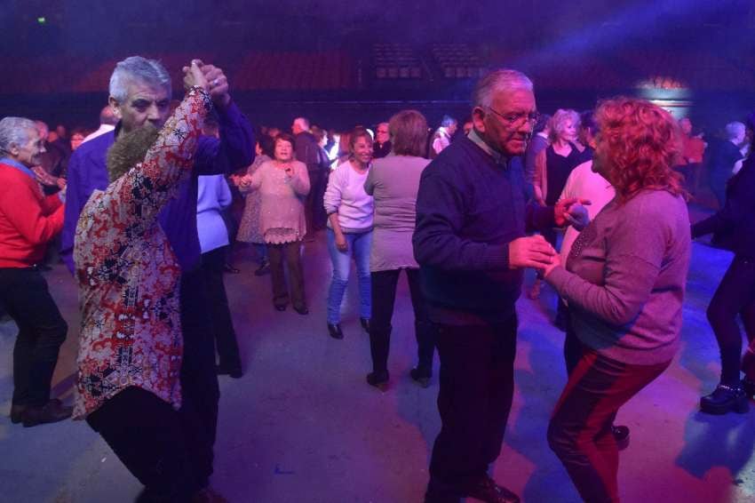 
Además del ya clásico baile también habrá música en vivo, food trucks y mateada. | Diego Parés / Archivo Los Andes
   