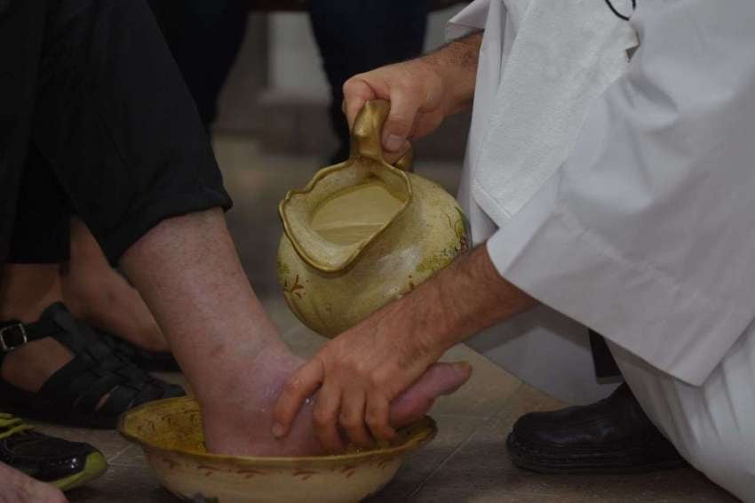 El Jueves Santo se realiza el lavado de pies de los sacerdotes a los fieles. Además se conmemora la Última Cena. Foto: Los Andes