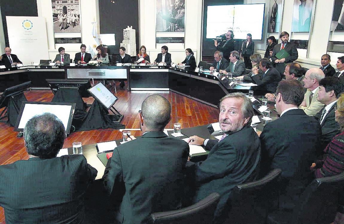 Cristina en el salón de las mujeres donde se reunió con representantes del sector automotriz. Foto: Archivo