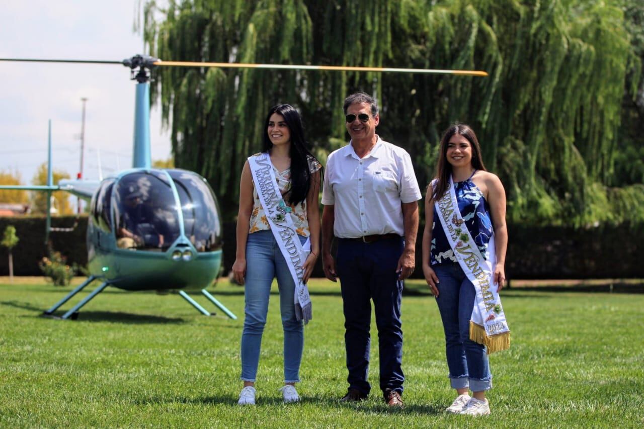 Vuelo de Reinas: el evento se llevó a cabo en el club Regatas y contó con la presencia de las Reinas de la Vendimia de mandato cumplido, las candidatas a disputar la corona nacional este sábado 2 de marzo y, por supuesto, la reina de Capital, Agostina Saua. Foto: Gentileza