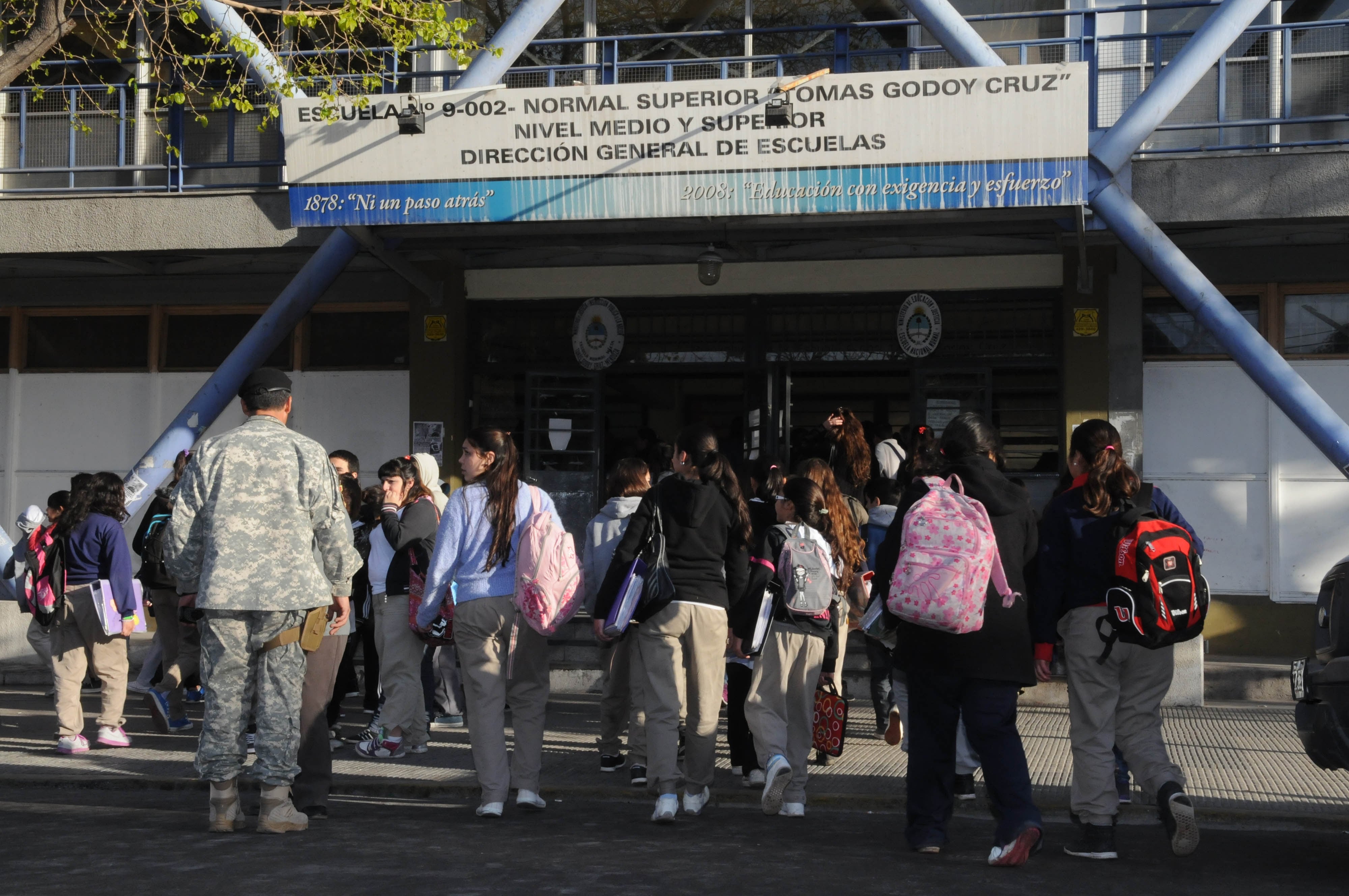 UPD. Los chicos viven con alegría su despedida del secundario.