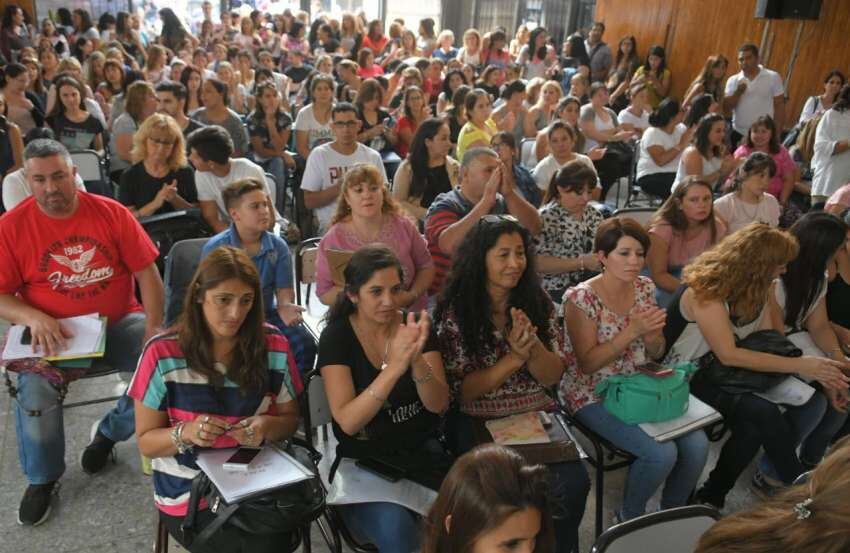 
La DGE ofrece 600 cargos docentes para escuelas primarias. | Orlando Pelichotti / Los Andes
   