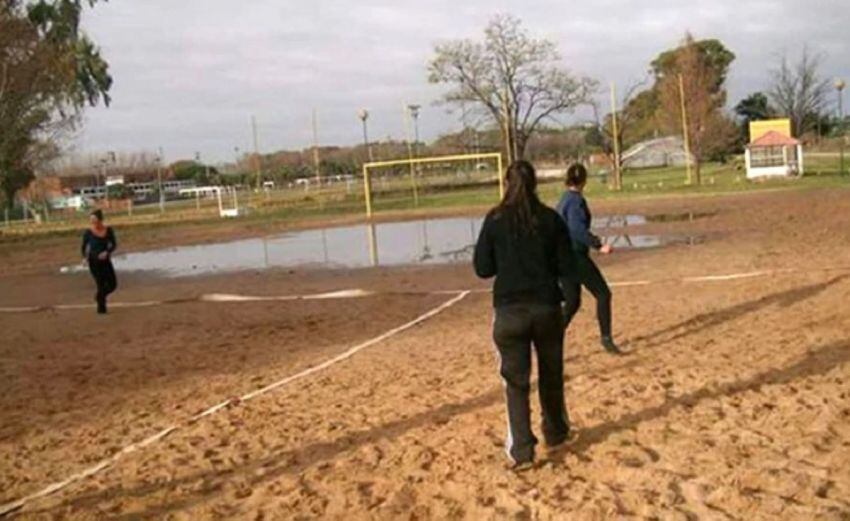 
La cancha en la que entrenaban las Kamikazes | Gentileza / Infobae
   