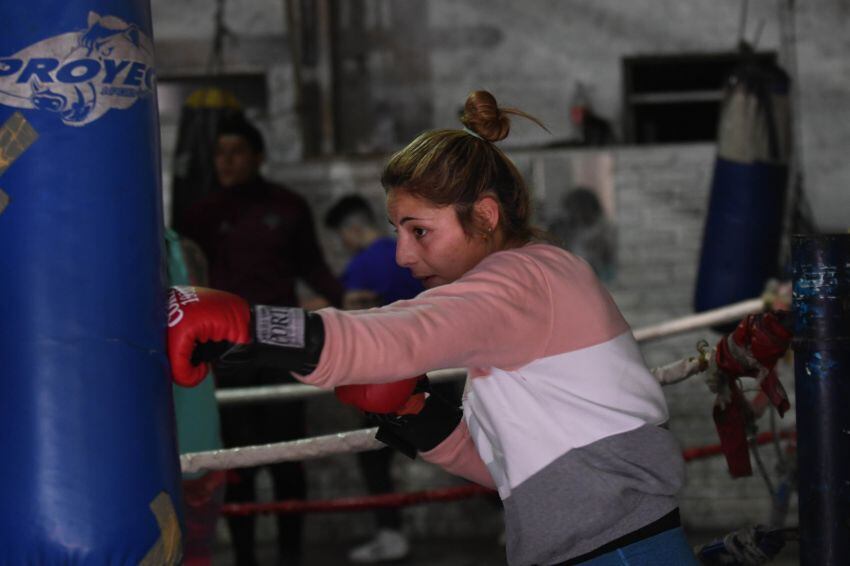 
Doble turno. La púgil godoycruceña sostuvo que, ésta ha sido una de sus mejores preparaciones.  | Marcelo Rolland / Los Andes
   