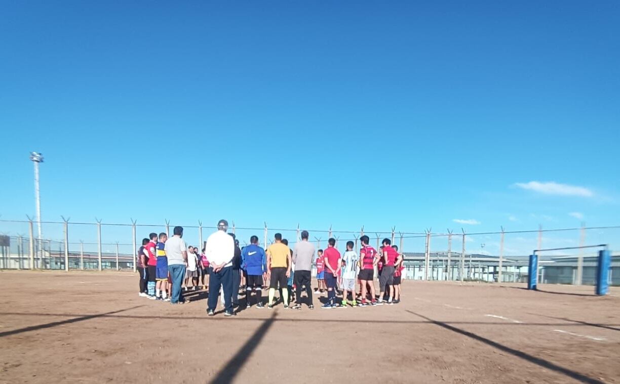 Rugby e inclusión: internos mendocinos jugaron un partido en la cárcel con un equipo profesional. Foto: Gentileza