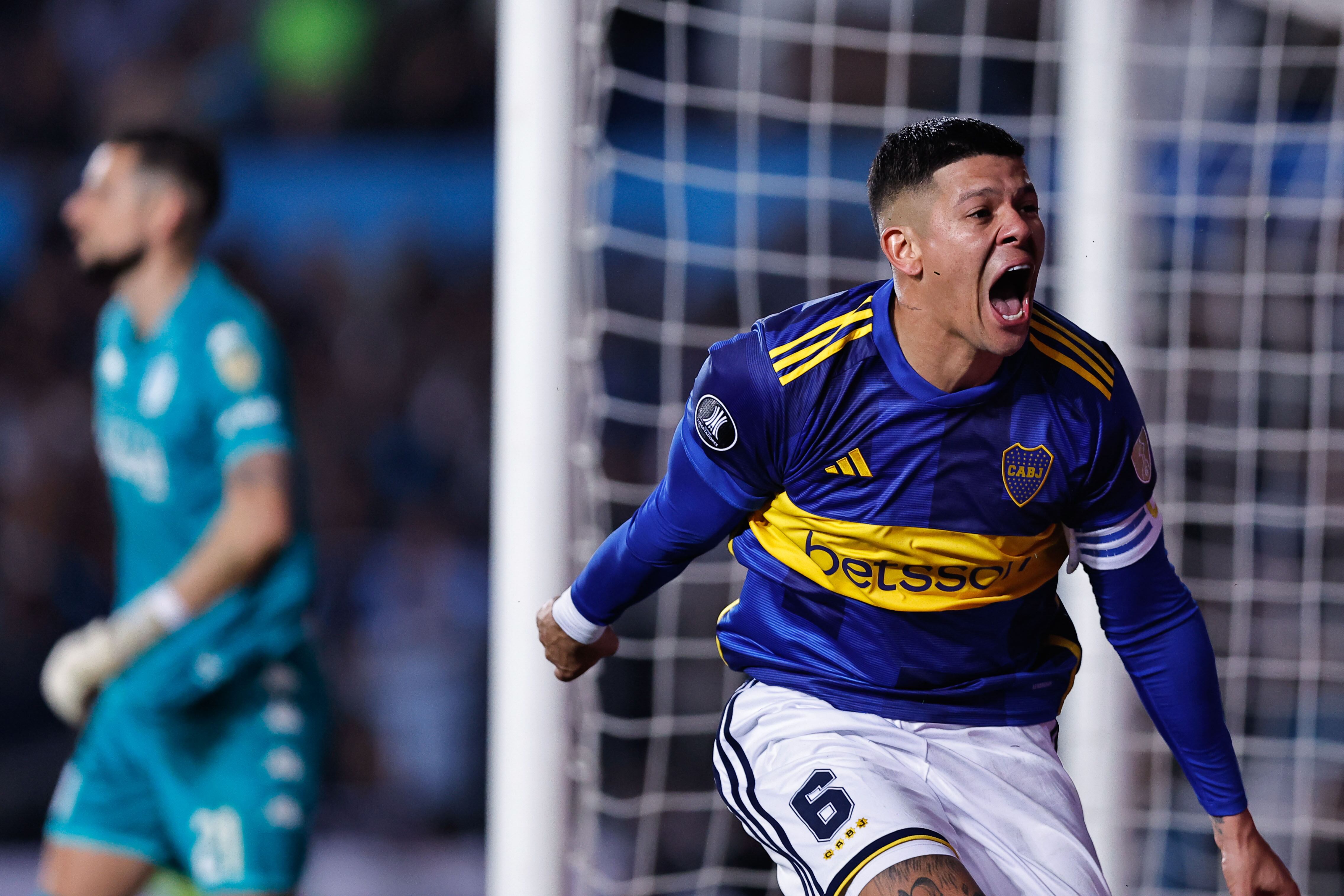 AME5460. BUENOS AIRES (ARGENTINA), 30/08/2023.- Marcos Rojo de Boca celebra un gol de la serie de penaltis hoy, en un partido de los cuartos de final de la Copa Libertadores entre Racing y Boca Juniors en el estadio Presidente Perón en Buenos Aires (Argentina). EFE/ Juan Ignacio Roncoroni
