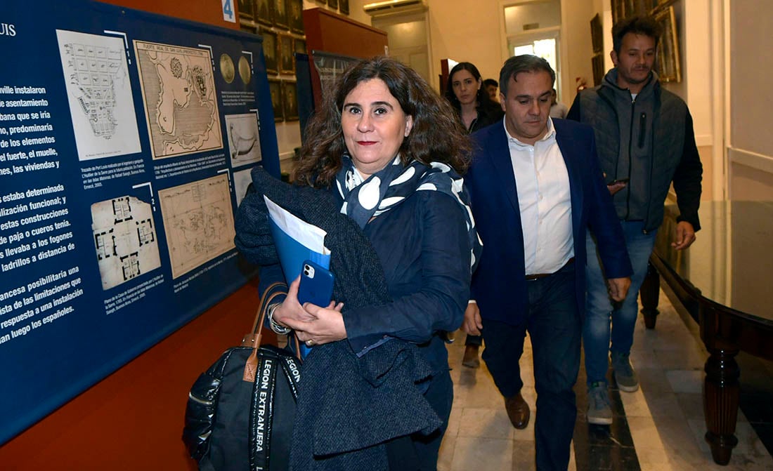 A raíz de la renuncia masiva de médicos anestesistas en los hospitales públicos de  Mendoza por un conflicto salarial, se desarrollaron en la Legislatura provincial reuniones, con Ana María Nadal, Ministra de Salud, Desarrollo Social y Deportes

Foto: Orlando Pelichotti - Los Andes