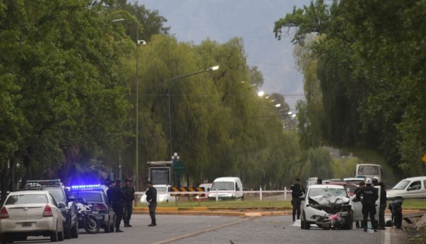 
    La circulación estuvo restringida en el Parque tras el accidente que le costó la vida a una mujer - Marcelo Rolland / Los Andes
   