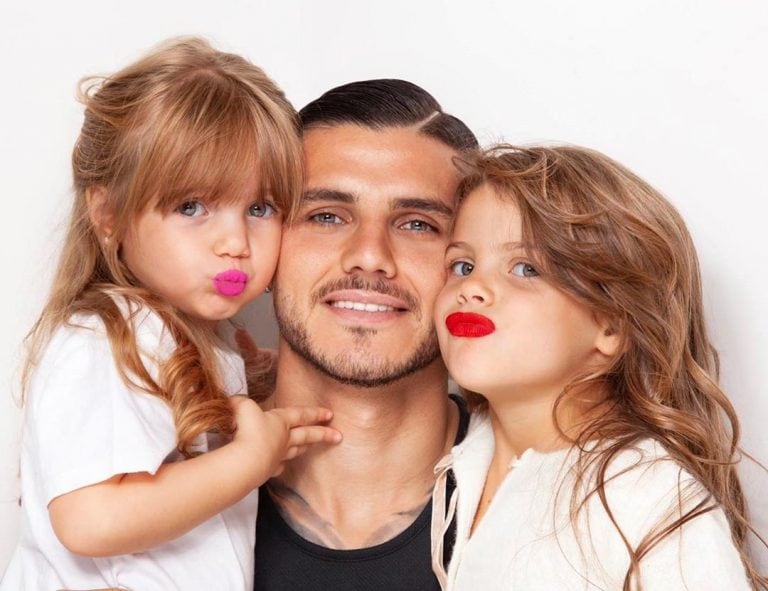 Mauro Icardi junto a sus hijas Francesca e Isabella, fruto de su relación con Wanda Nara (Foto: Instagram/ @wanda_icardi)