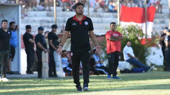 Alejandro Abaurre, cuando dirigió a Huracán Las Heras en Mendoza.