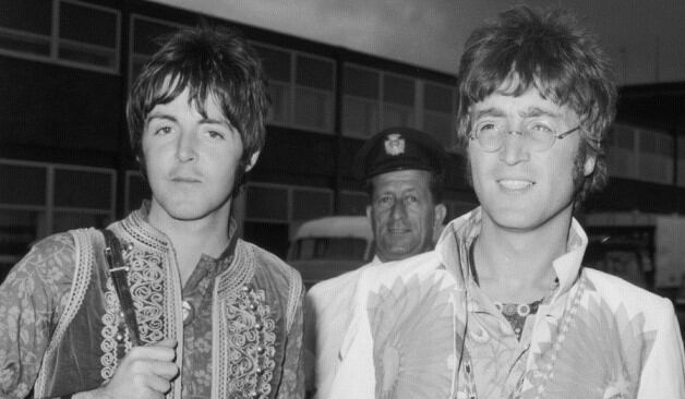 Paul McCartney y John Lennon.