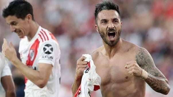 
    Ignacio Scocco, jugador de River Plate.
   