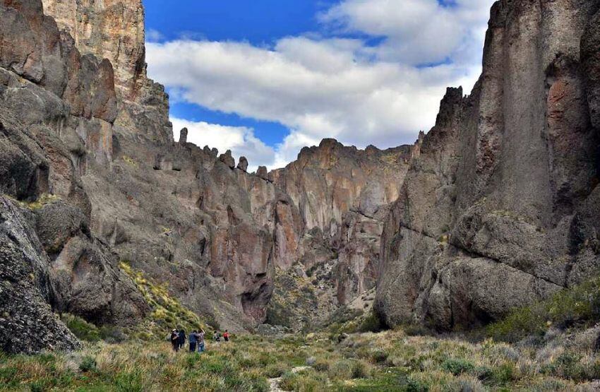 
    En las caminatas se descubren sitios arqueológicos con pinturas rupestres y grabados.
   