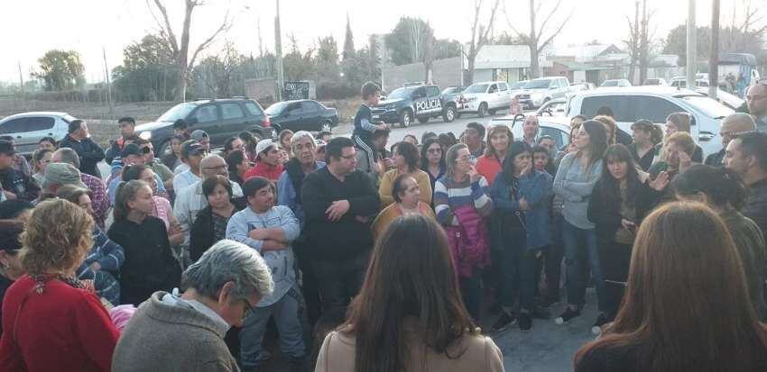 
    Autoridades del Ministerio de Seguridad se Reunieron con vecinos. Foto: gentileza.
   