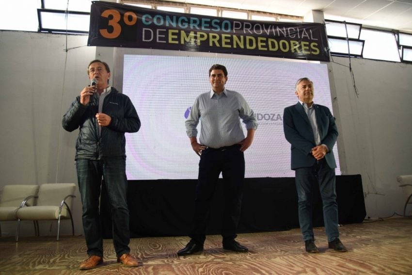 
Rodolfo Suárez, Martín Kerchner y Alfredo Cornejo participaron del evento. | Prensa Gobierno de Mendoza
   