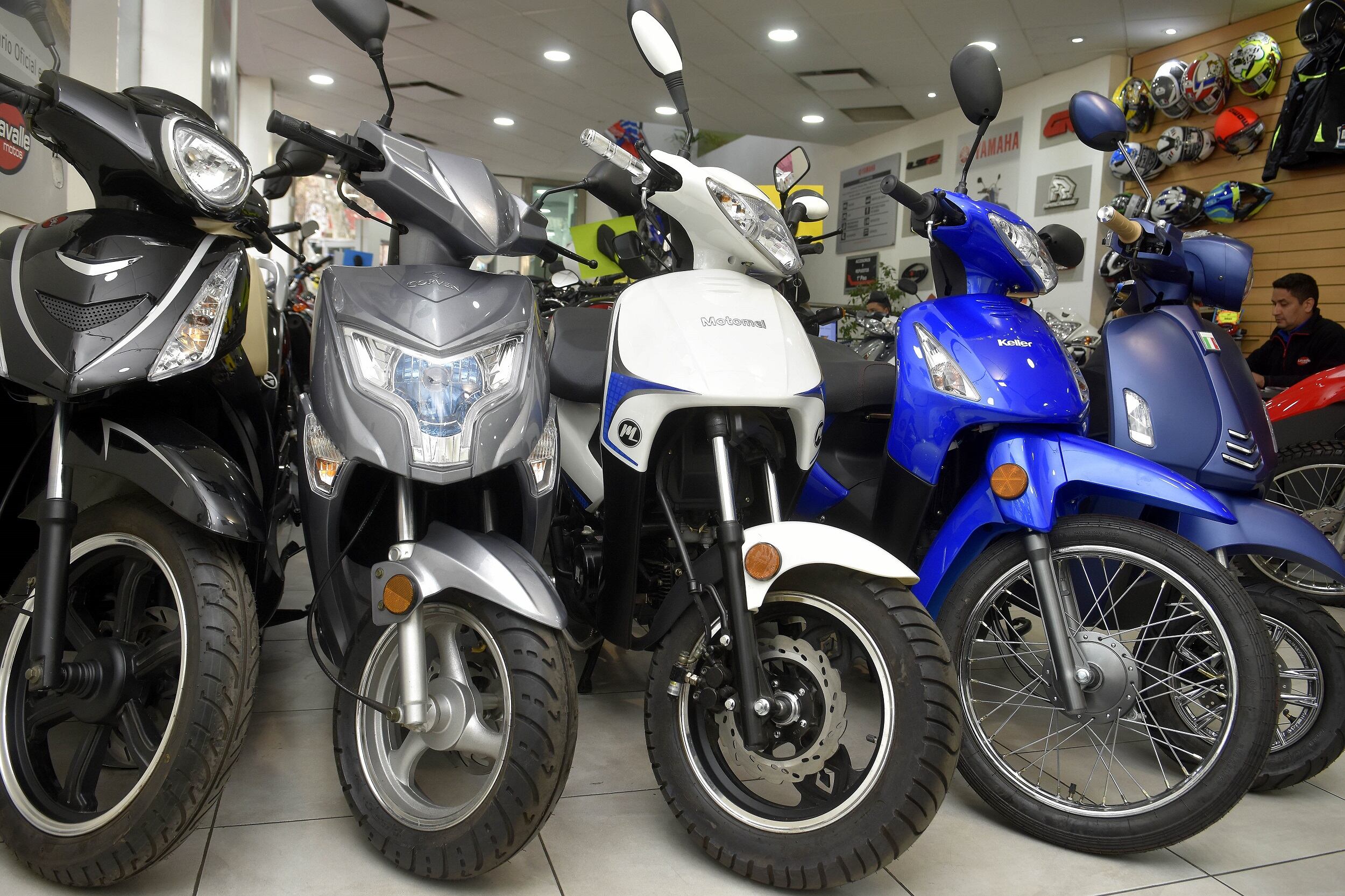 Zanella también anuncio bajas en los precios de motos.