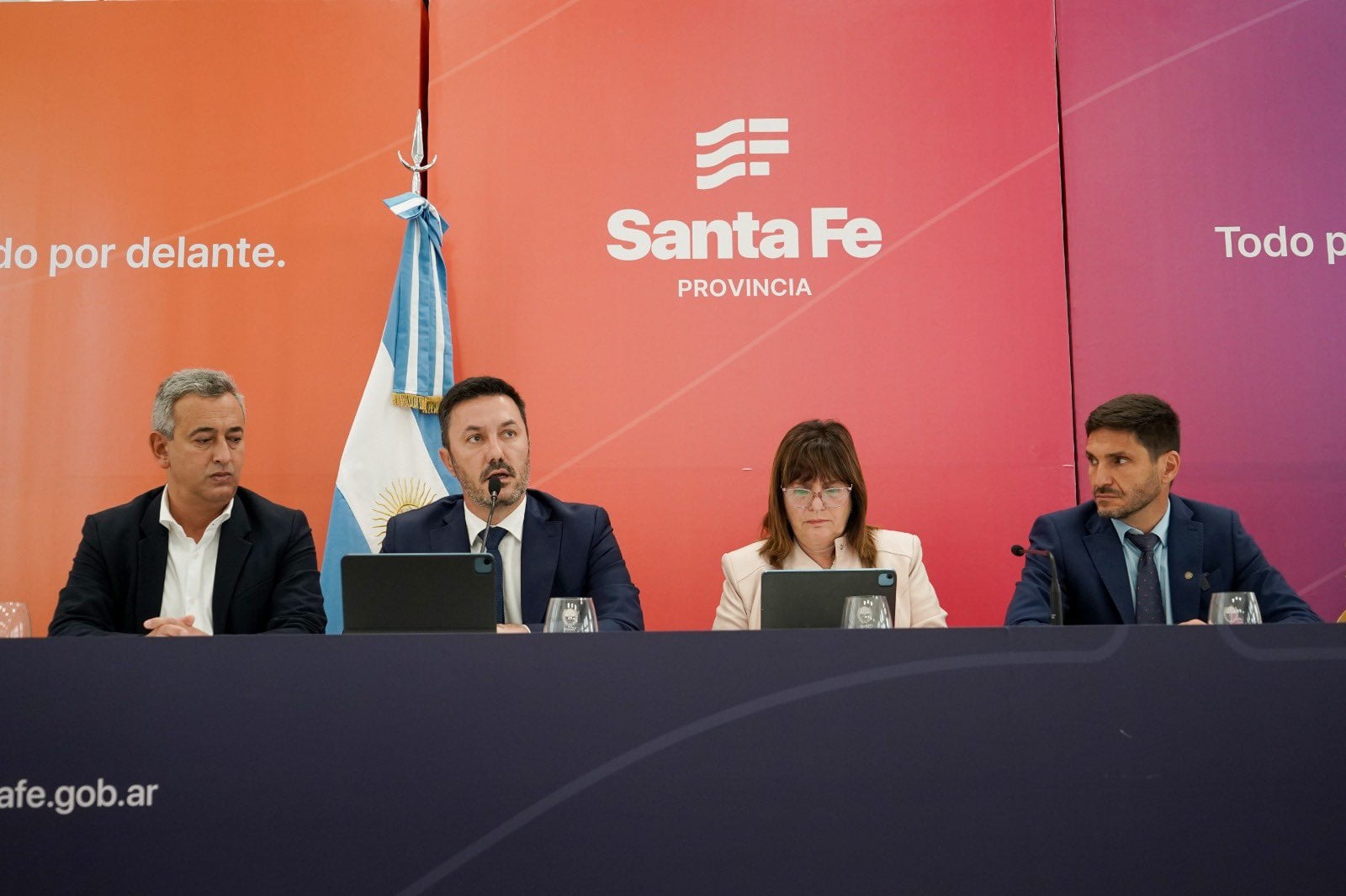 Rosario. Conferencia de prensa de Bullrich, Petri, Pullaro y Javkin. (X)