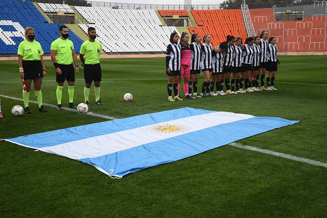 Homenaje a la bandera nacional.