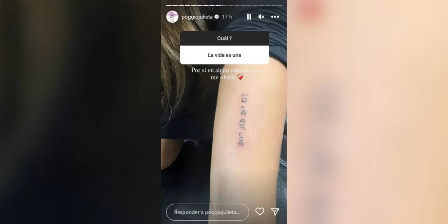 La modelo se tatuó "La vida es una".