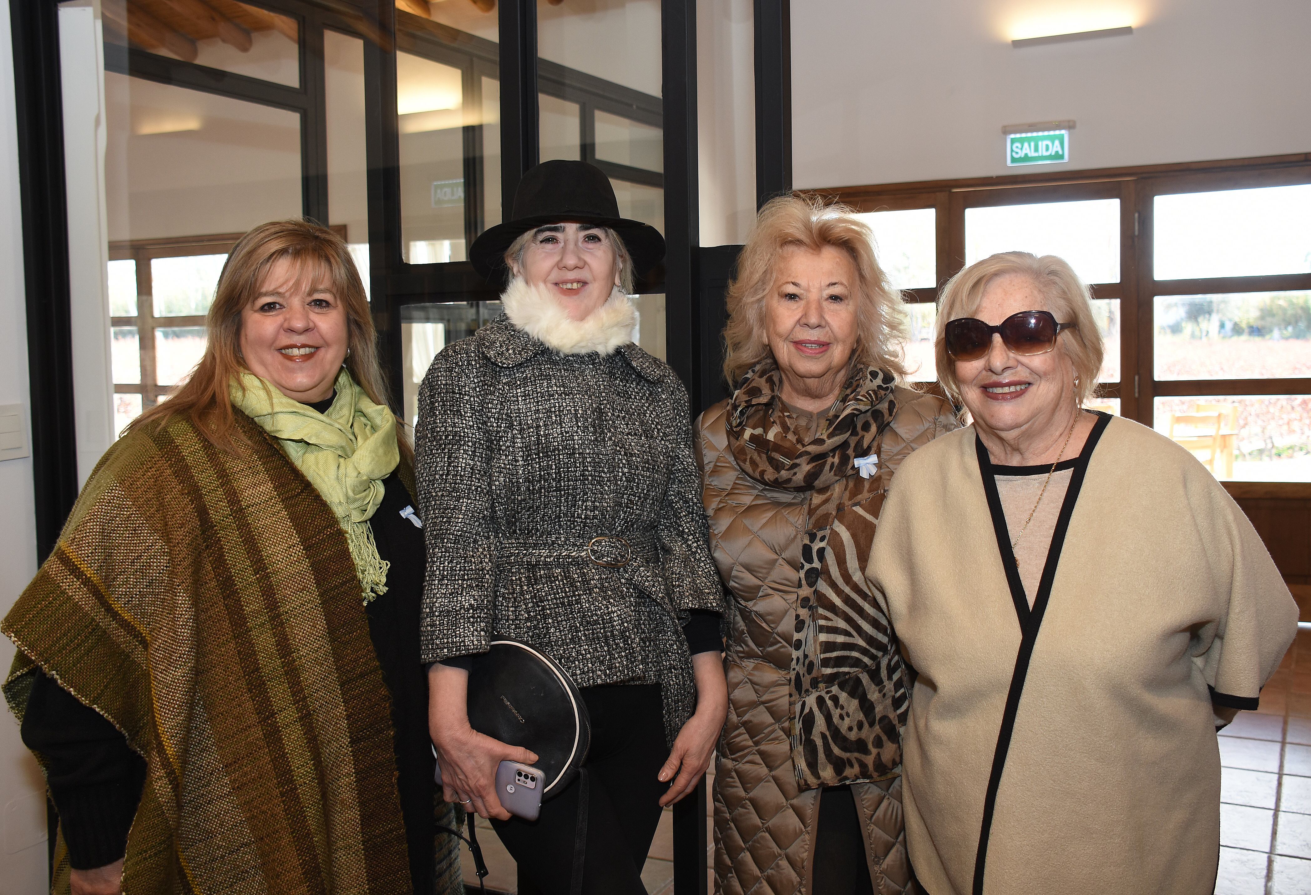 Silvia Cervós, Fátima Villagra, Sandra Cané y Graciela Santamaría.