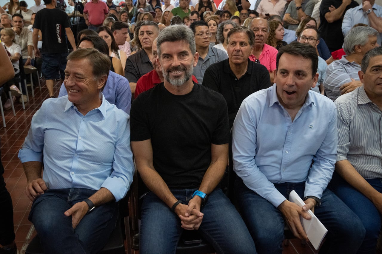 El gobernador Rodolfo Suarez junto a dos intendentes con ganas de ser candidatos: Ulpiano Suárez (Capital) y Tadeo García Zalazar (Godoy Cruz). Foto: Ignacio Blanco / Los Andes 