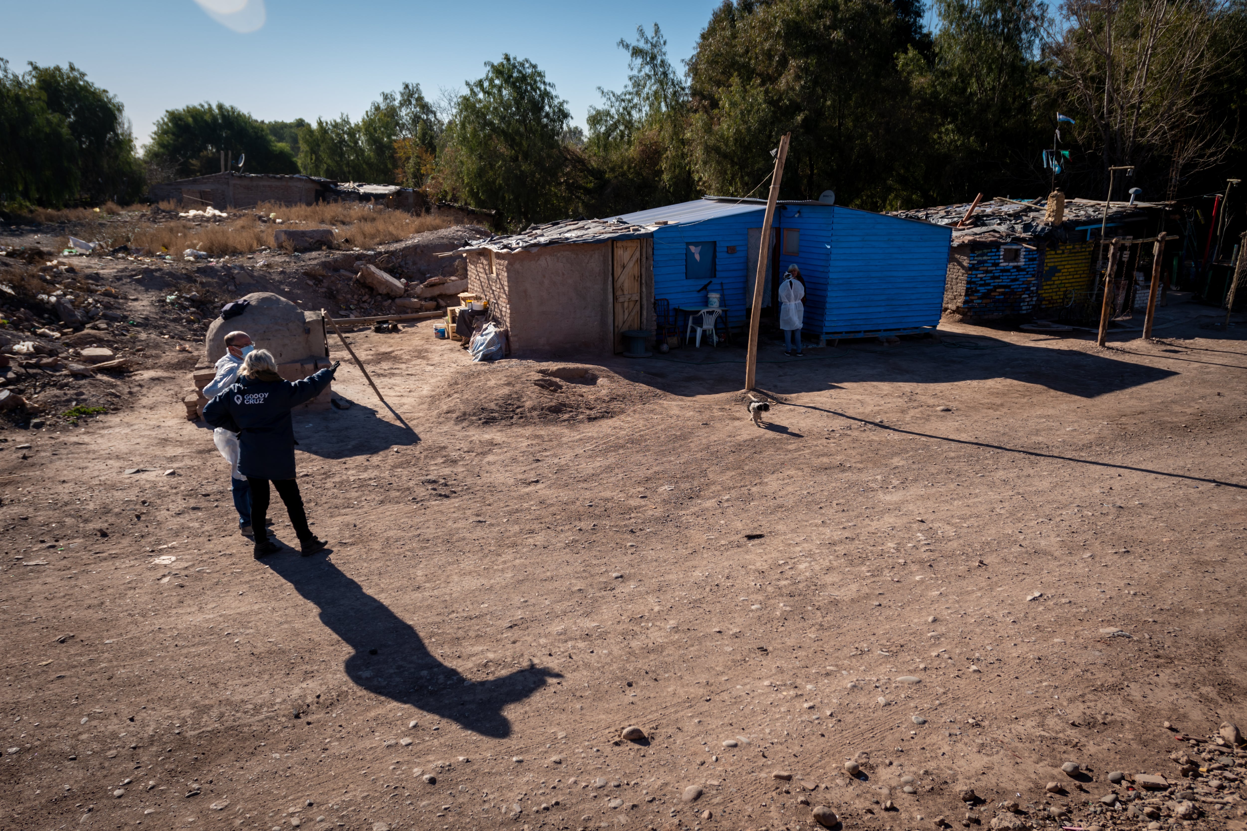 Por el aumento de casos positivos, son cada vez más intensos los operativos sanitarios en los barrios del Gran Mendoza.