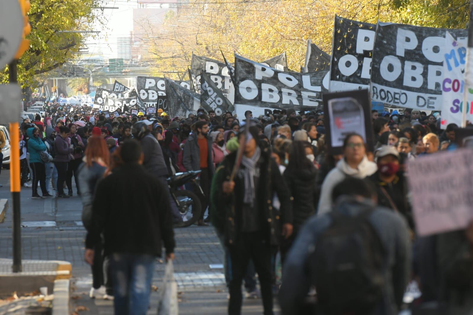 Caos vehicular en el centro mendocino por manifestaciones del Polo Obrero. Foto: Ignacio Blanco / Los Andes.