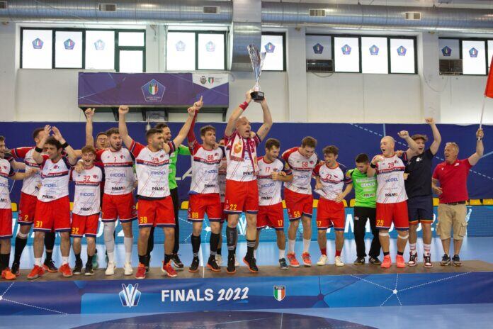 Con Dieguez y García, HC Banca Popolare di Fondi ascendió a la Serie A1 del handball italiano. /Gentileza de h24notizie.com