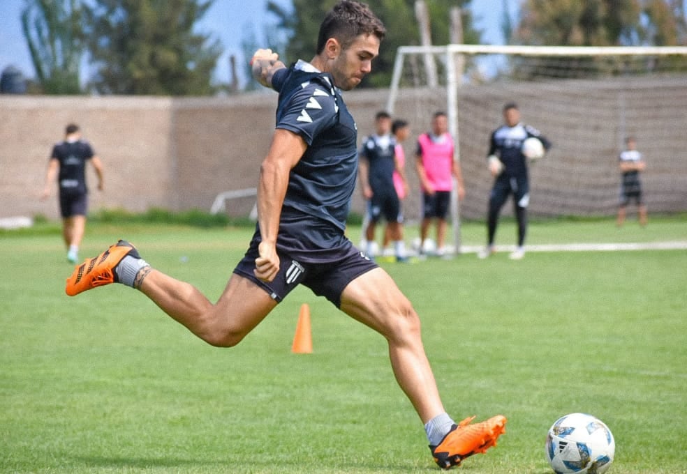 Nicolás Romano, el pibe de la casa, ha tenido un protagonismo fundamental en los últimos partido del Lobo.