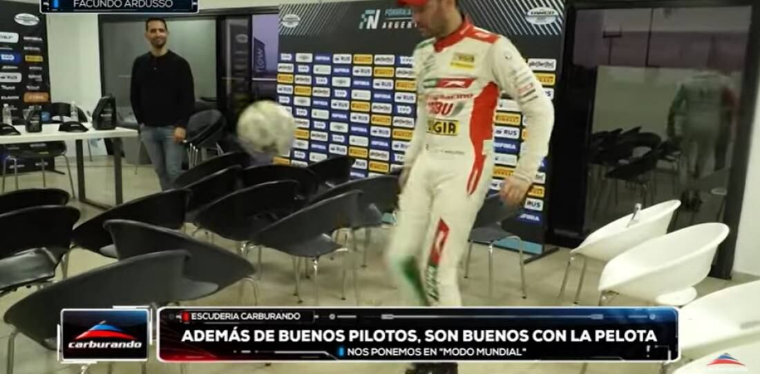 Los pilotos del TC2000 haciendo jueguitos con la pelota