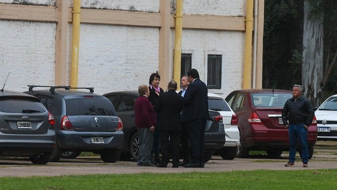 La madre, la hermana y la abuela de Cecilia Strzyzowski reconocieron hoy los anillos, un dije, una valija y dos trozos de ropa, entre otros elementos. Gentileza: El Argentino Diario.