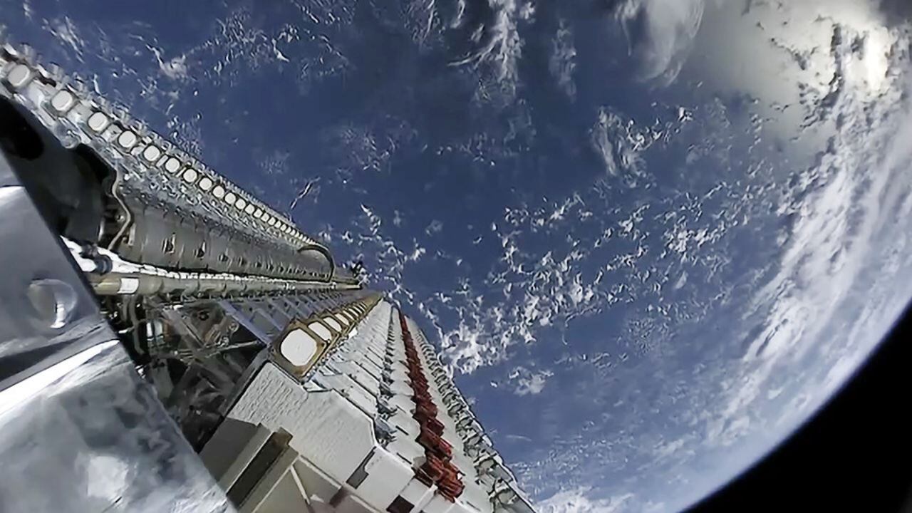 Los satélites Starlink van a poder ser vistos desde la Argentina.