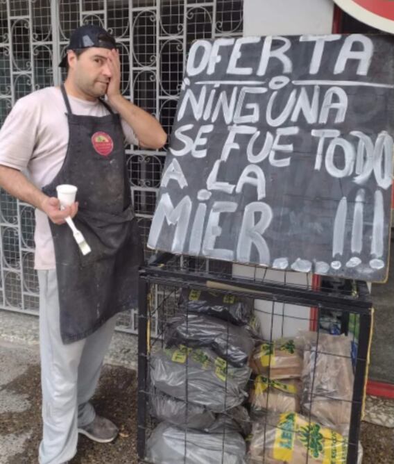 Un carnicero se hizo viral por anunciar en los carteles del negocio que comer carne en Semana Santa no es pecado sino un milagro.