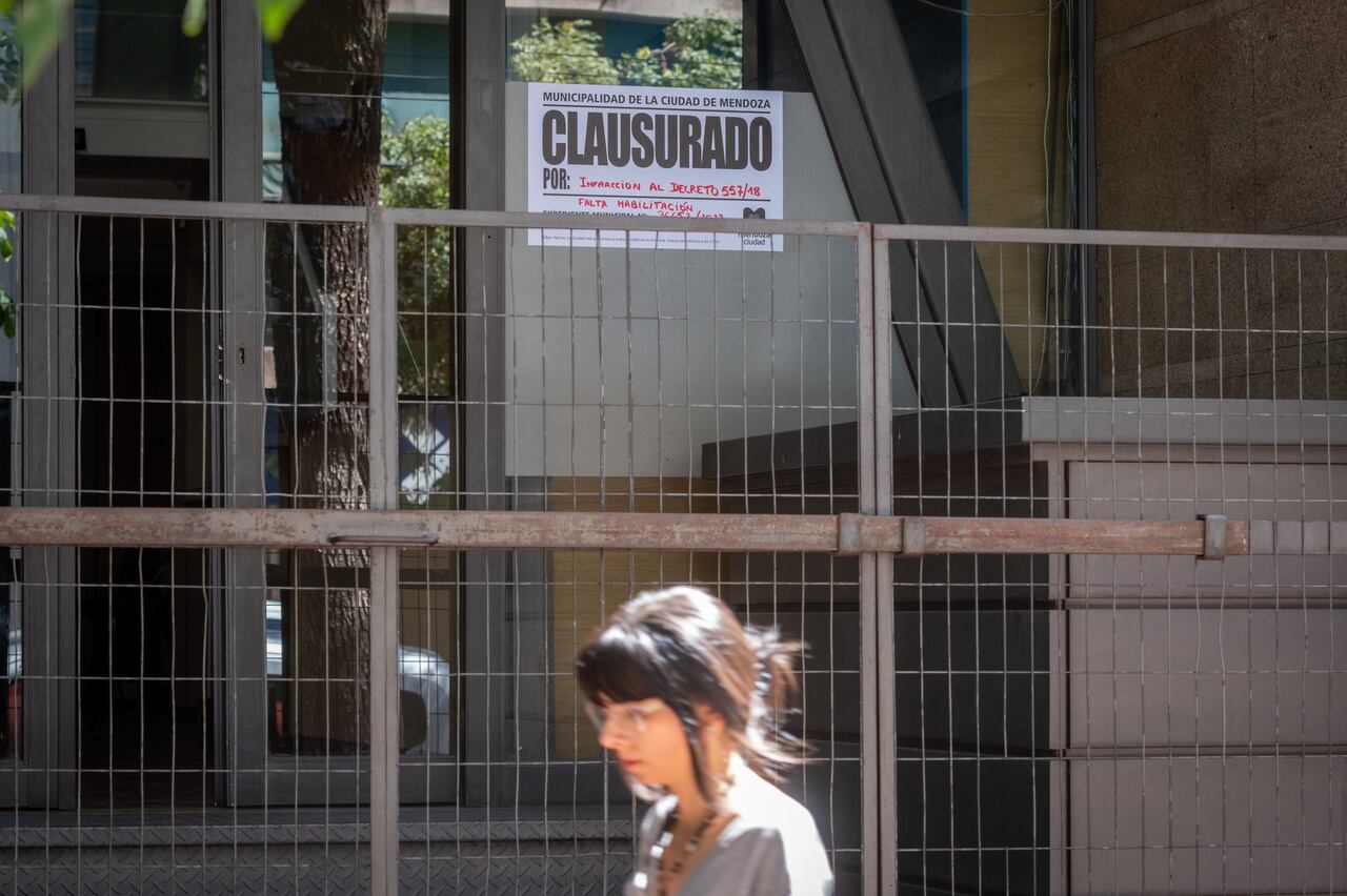 Clausuraron las oficinas de Desarrollo Social que se encuentra en la calle Espejo.  

Foto: Ignacio Blanco / Los Andes  