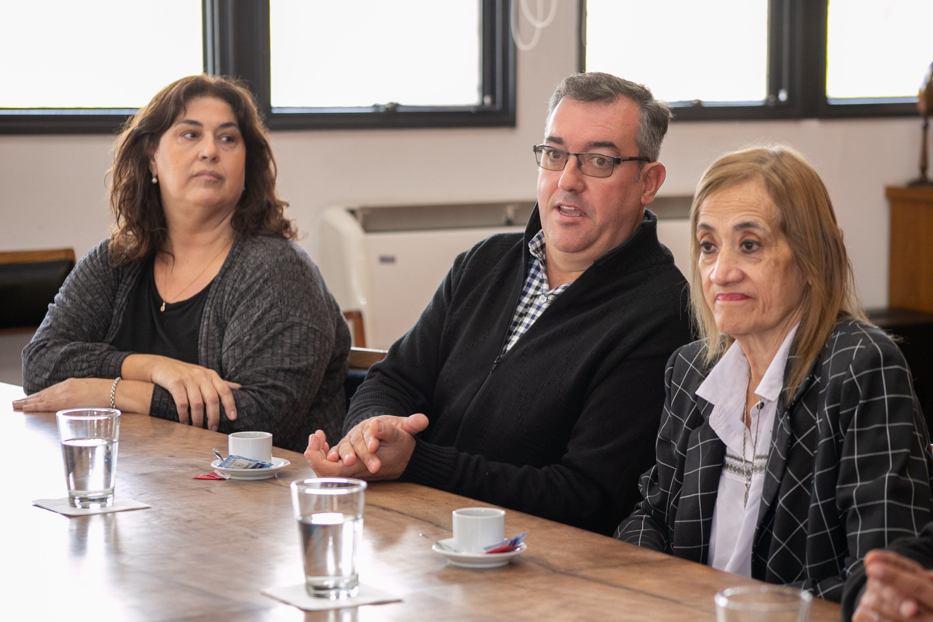 Ulpiano Suarez recibió a concejales de Santa Rosa y San Carlos y compartió esta iniciativa que impulsó la Ciudad en el mes de abril.