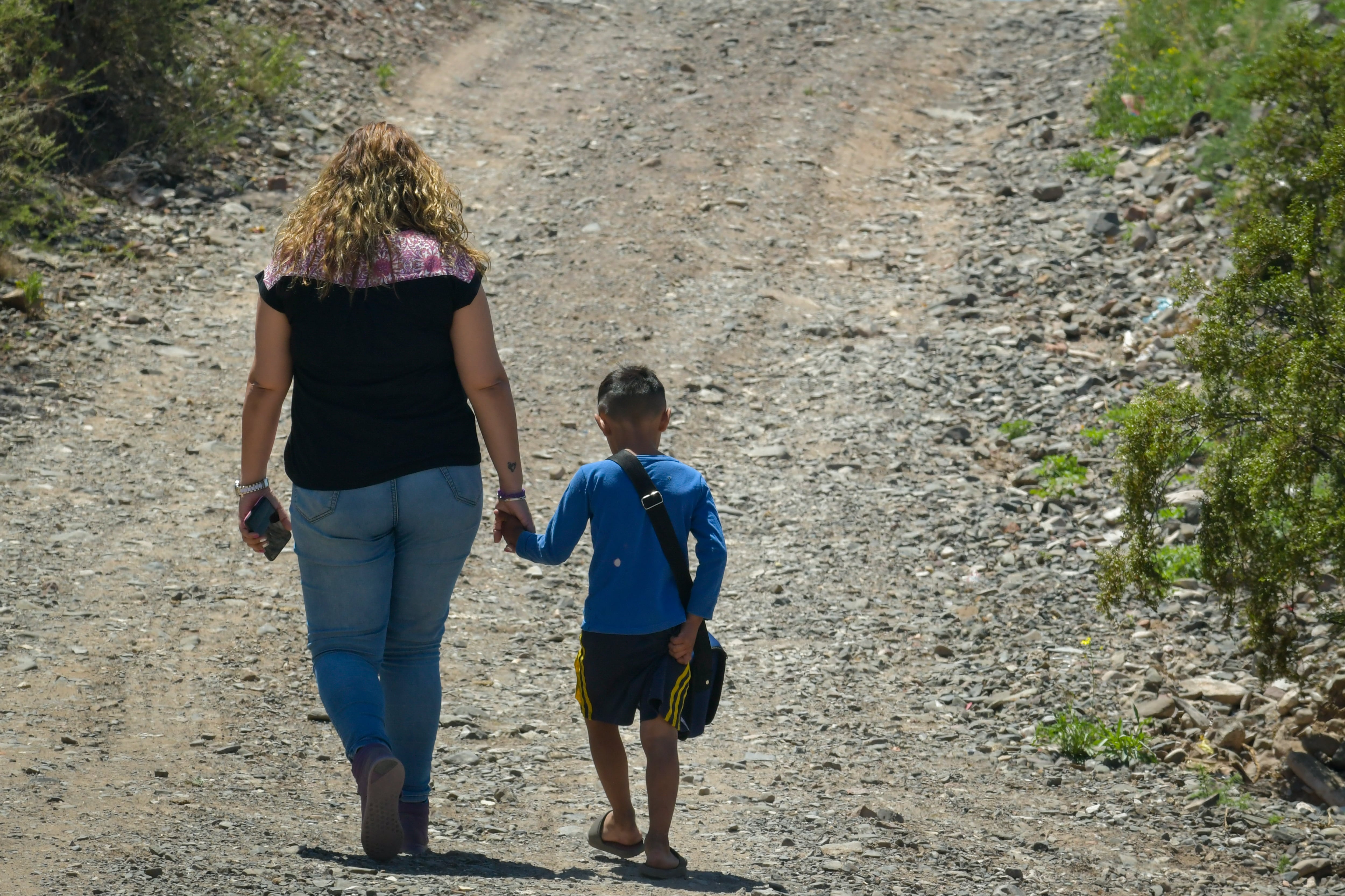 Mejorar el acceso a la educación es clave para bajar la pobreza.
