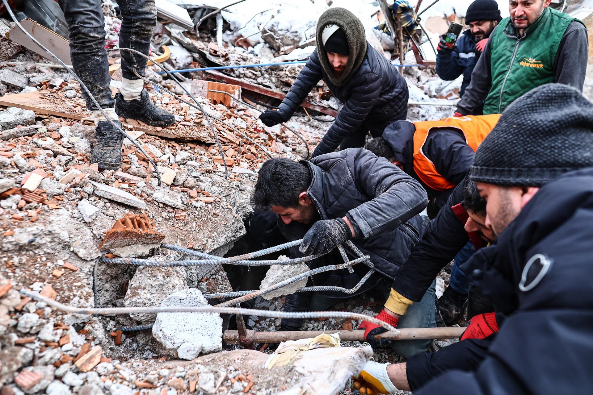 El devastador terremoto ya provocó más de 6.000 muertes. / Foto: EFE