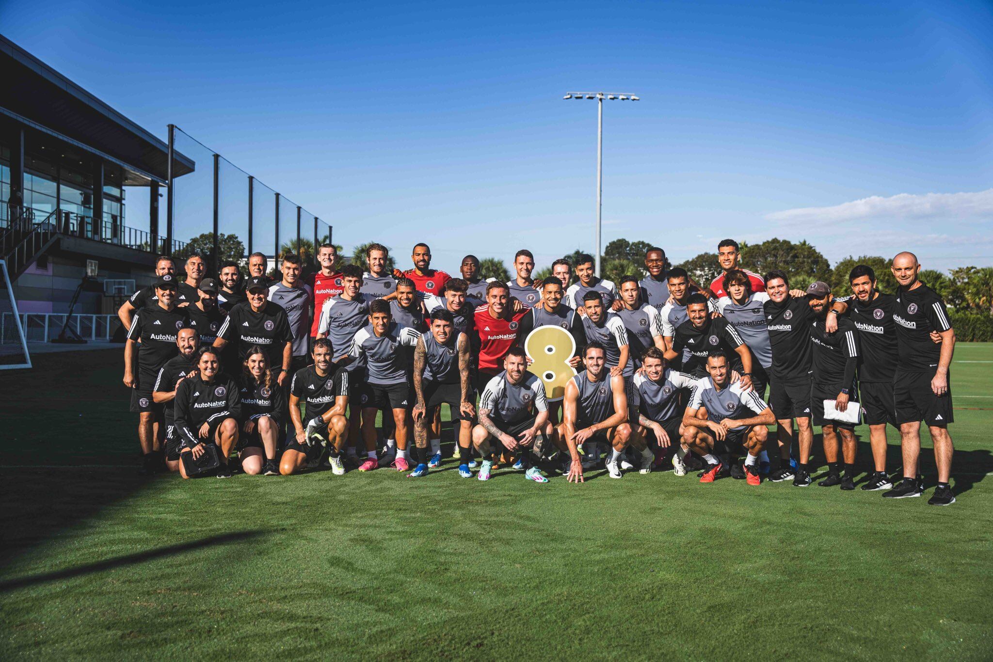 Lionel Messi y el plantel del Inter Miami