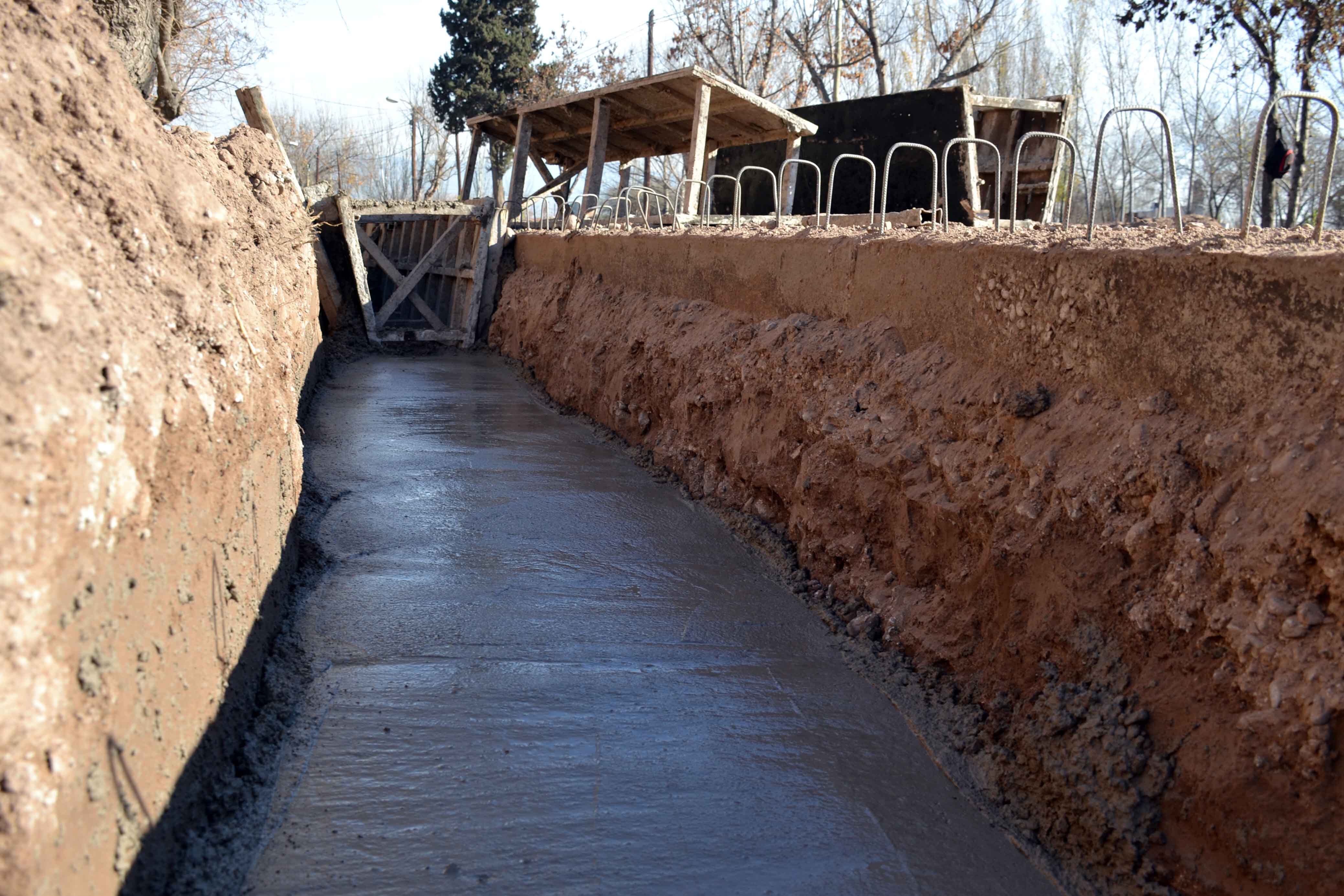 La construcción de drenajes en Guaymallén fue uno de los elementos valorados para la distinción. 