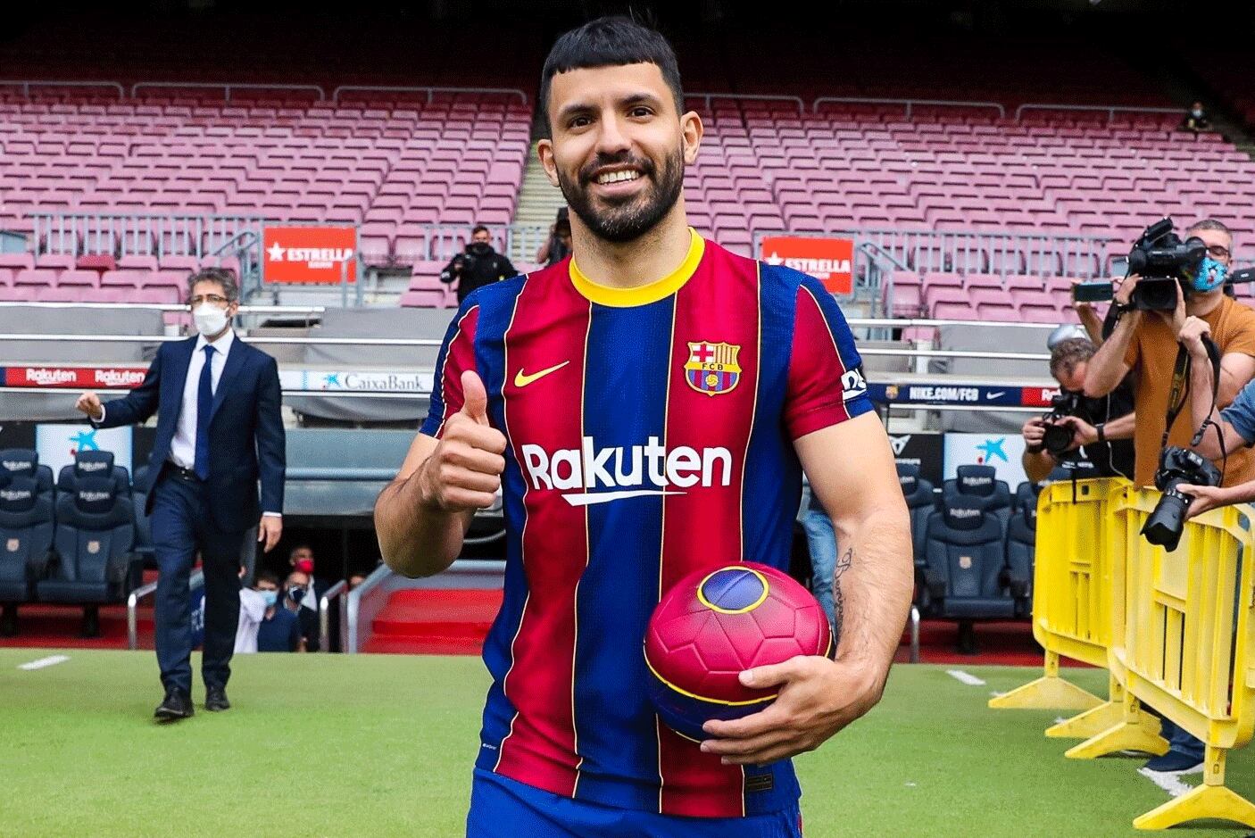 Sergio Agüero, delantero del Barcelona, el día de su presentación. (AP)