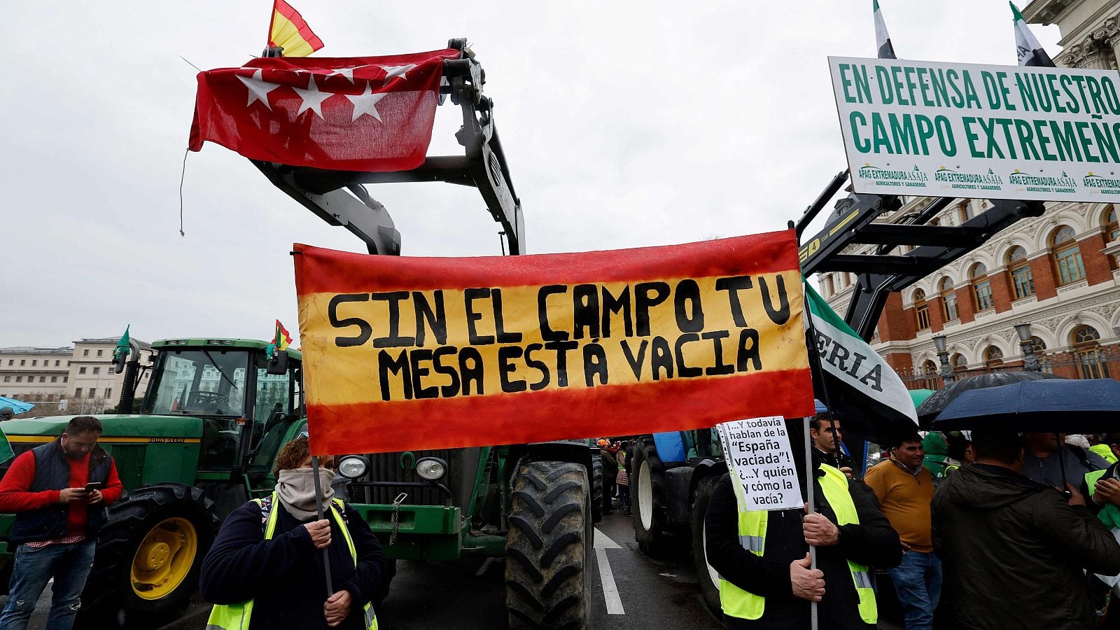 En España, miles de manifestantes están bloqueando calles y accesos este miércoles 21 de febrero.