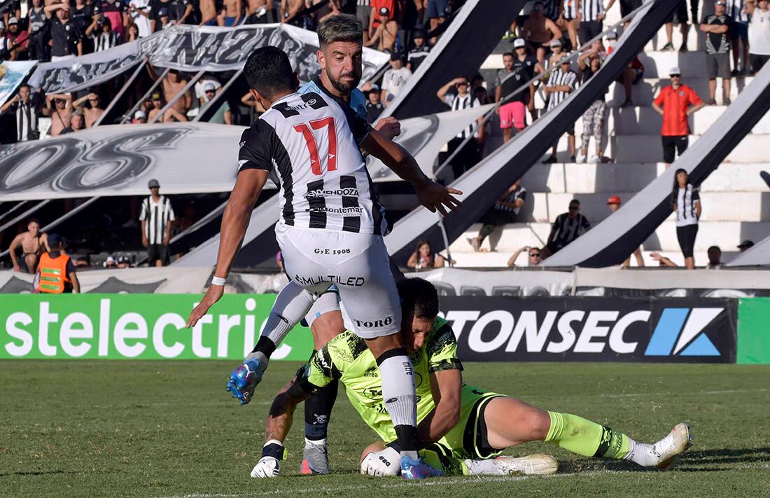 El Club Gimnasia y Esgrima perdió por la mínima diferencia frente el Club Atlético  Belgrano de Córdoba en el estadio Víctor Legrotaglie por la fecha 8 del torneo de la Primera Nacional. Foto: Orlando Pelichotti / Los Andes