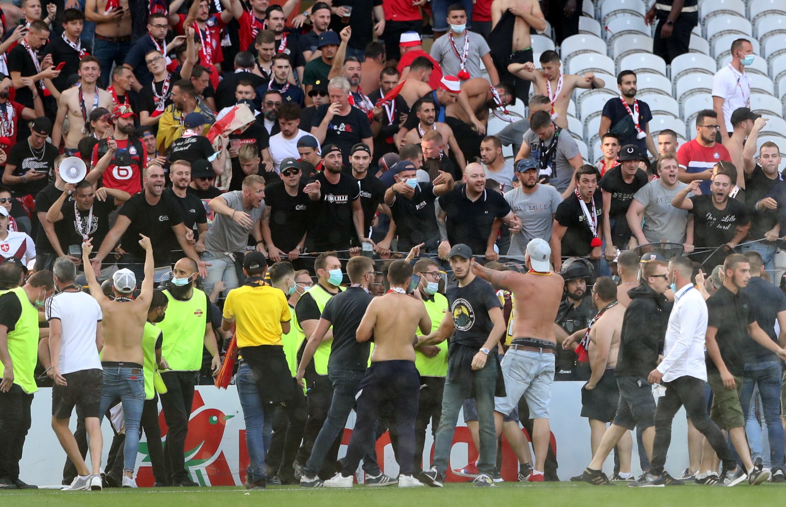 Escándalo y heridos en Lens vs. Lille.